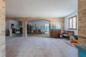 L'Agenzia Immobiliare Puzielli propone villa con stupenda vista mare in vendita nelle Marche (41)