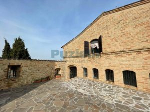 L’Agenzia Immobiliare Puzielli propone casa indipendente con garage in vendita a Ortezzano (23)