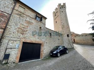 L’Agenzia Immobiliare Puzielli propone casa indipendente con garage in vendita a Ortezzano (33)