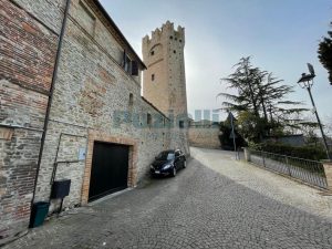 L’Agenzia Immobiliare Puzielli propone casa indipendente con garage in vendita a Ortezzano (34)