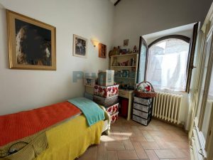 L’Agenzia Immobiliare Puzielli propone casa indipendente con garage in vendita a Ortezzano (8)