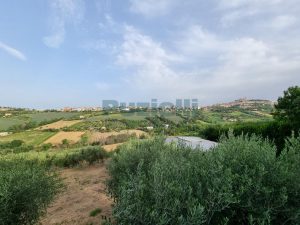 L’Agenzia Immobiliare Puzielli propone casa indipendente con terrazzo panoramico in vendita a Fermo (24)