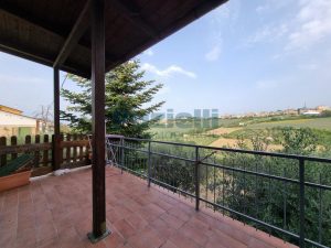 L’Agenzia Immobiliare Puzielli propone casa indipendente con terrazzo panoramico in vendita a Fermo (26)