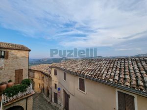 L’Agenzia Immobiliare Puzielli propone casa indipendente con terrazzo panoramico in vendita a Ortezzano (18)