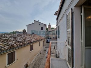L’Agenzia Immobiliare Puzielli propone casa indipendente con terrazzo panoramico in vendita a Ortezzano (19)