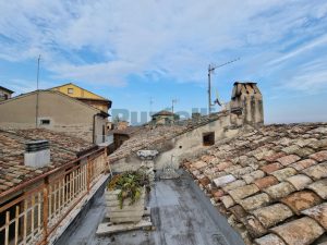 L’Agenzia Immobiliare Puzielli propone casa indipendente con terrazzo panoramico in vendita a Ortezzano (26)
