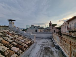 L’Agenzia Immobiliare Puzielli propone casa indipendente con terrazzo panoramico in vendita a Ortezzano (27)