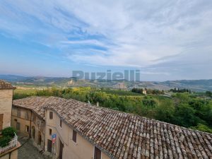 L’Agenzia Immobiliare Puzielli propone casa indipendente con terrazzo panoramico in vendita a Ortezzano (30)