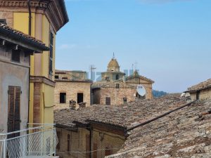 L’Agenzia Immobiliare Puzielli propone casa indipendente con terrazzo panoramico in vendita a Ortezzano (35)