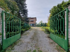 L’Agenzia Immobiliare Puzielli propone casa singola con giardino (56)