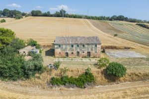 L’Agenzia Immobiliare Puzielli propone casale da ristrutturare in vendita a Fermo nelle Marche (4)