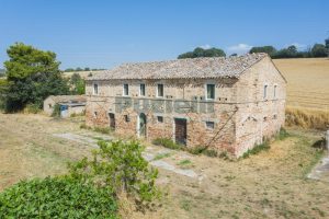 L’Agenzia Immobiliare Puzielli propone casale da ristrutturare in vendita a Fermo nelle Marche (5)