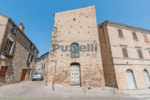 Torre medievale in vendita nel centro storico di Monterubbiano
