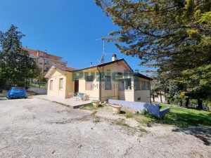 L'Agenzia Immobiliare Puzielli propone villa in vendita a Fermo (1)