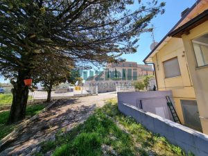 L'Agenzia Immobiliare Puzielli propone villa in vendita a Fermo (16)