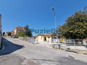 L'Agenzia Immobiliare Puzielli propone villa in vendita a Fermo (18)