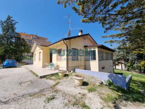 L'Agenzia Immobiliare Puzielli propone villa in vendita a Fermo (2)