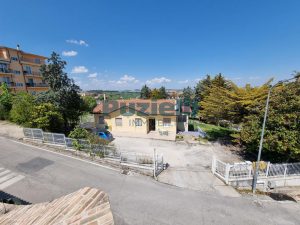 L'Agenzia Immobiliare Puzielli propone villa in vendita a Fermo (24)