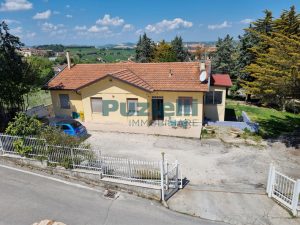 L'Agenzia Immobiliare Puzielli propone villa in vendita a Fermo (25)