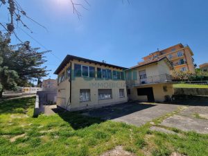L'Agenzia Immobiliare Puzielli propone villa in vendita a Fermo (3)