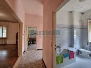 L'Agenzia Immobiliare Puzielli propone villa in vendita a Fermo (55)