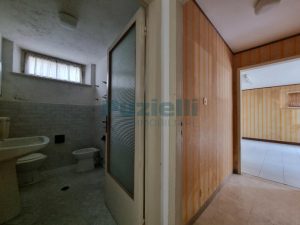 L'Agenzia Immobiliare Puzielli propone villa in vendita a Fermo (83)
