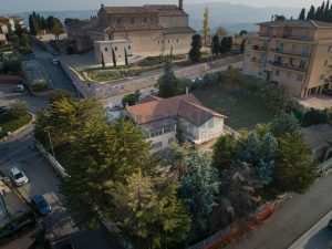 L'Agenzia Immobiliare Puzielli propone villa in vendita a Fermo (90)
