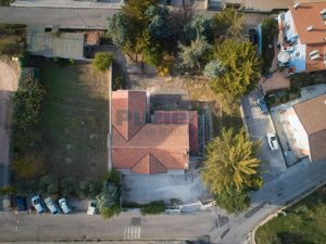 L'Agenzia Immobiliare Puzielli propone villa in vendita a Fermo (94)